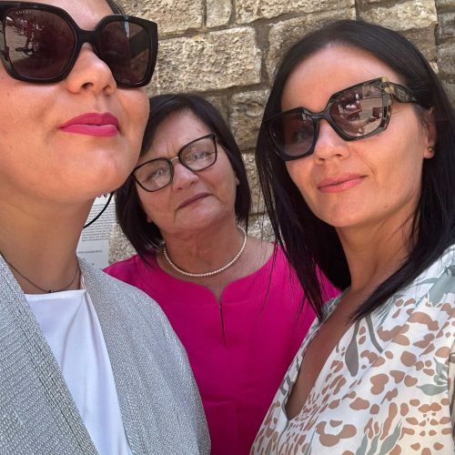 PHOTO-2025-10-01-17-47-20 10-cmpr